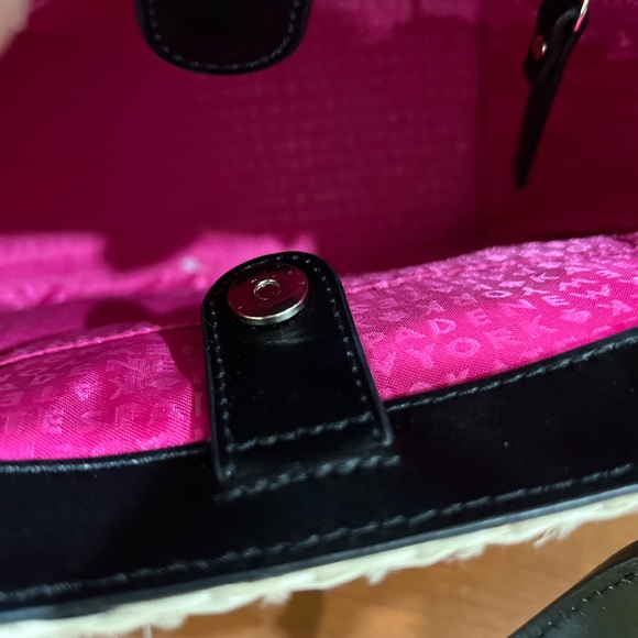 Beautiful Kate Spade Crossbody, woven bag with black leather trim, pink interior - Picture 3 of 7